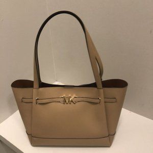 🌟 Michael Kors Camel Manhattan Medium Satchel: Timeless Elegance! 🛍️